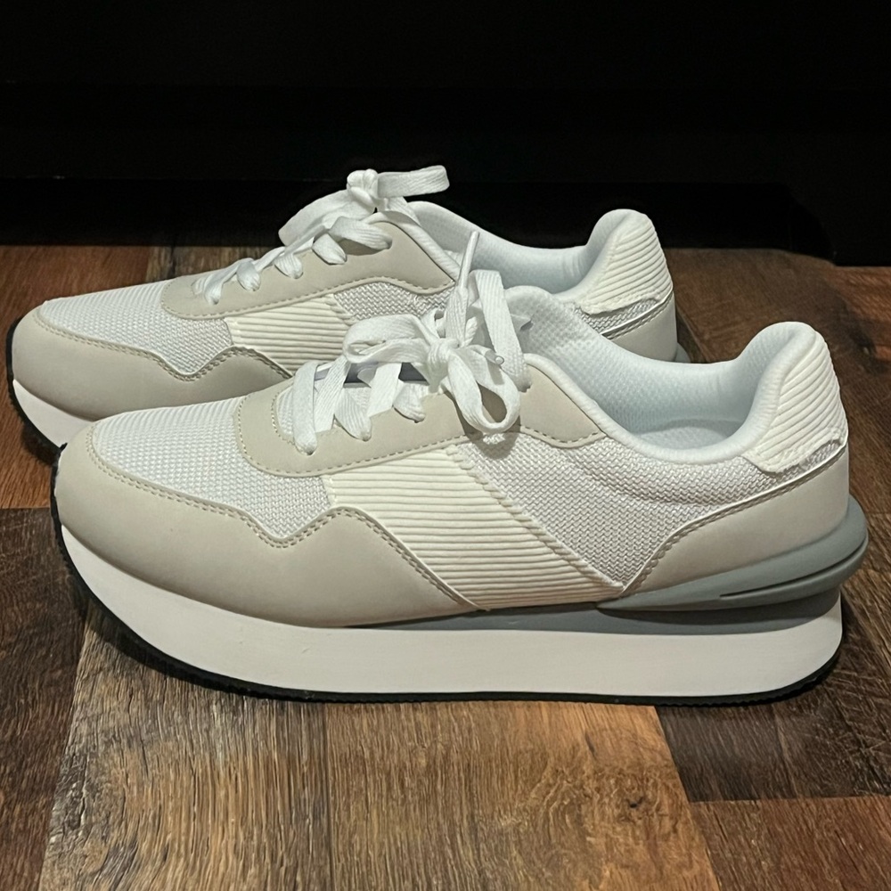 EUC WIDE Dream Pairs Comfy Women's Cream and White Sneakers - Picture 7 of 13